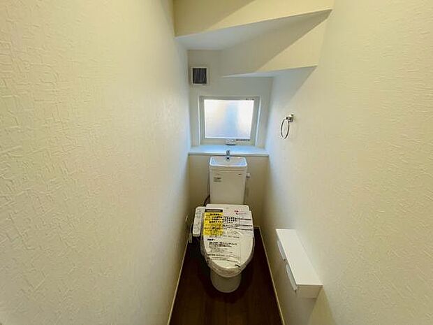 トイレ トイレには快適な温水洗浄便座付き