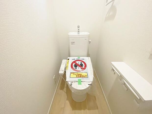 トイレ トイレには快適な温水洗浄便座付き 