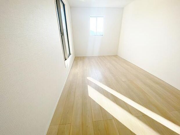 洋室 明るい洋室ではのんびりとお過ごしできます☆