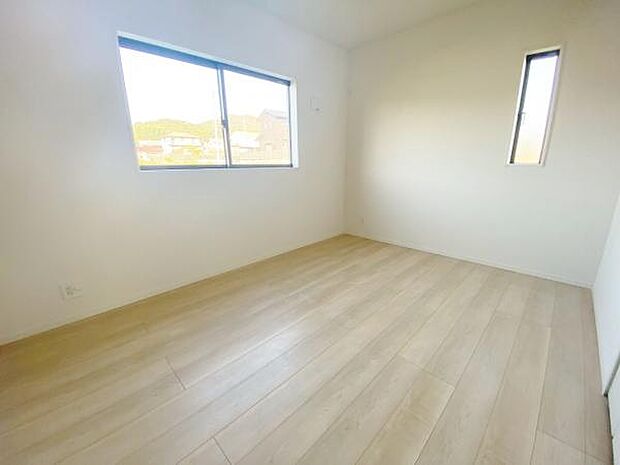 洋室 明るい洋室ではのんびりとお過ごしできます☆