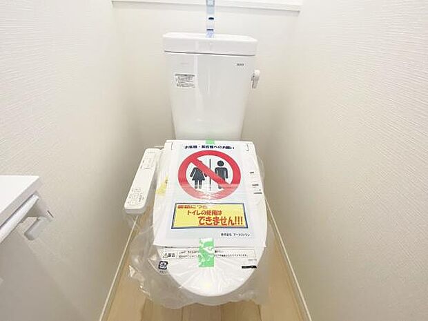 トイレ トイレには快適な温水洗浄便座付き 