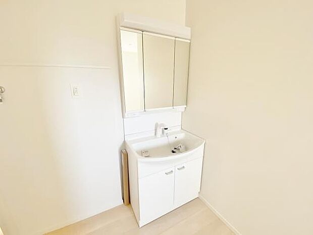 洗面 洗面からお化粧まで忙しい朝の準備にぴったりな洗髪洗面化粧台付き 