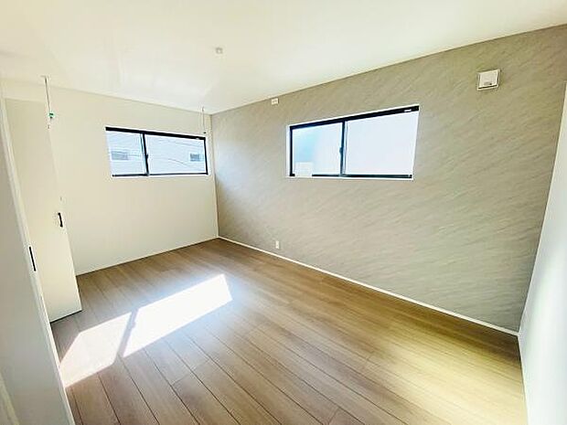 洋室 明るい洋室ではのんびりとお過ごしできます☆