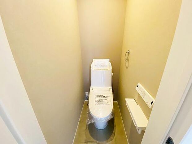 トイレ トイレには快適な温水洗浄便座付き 