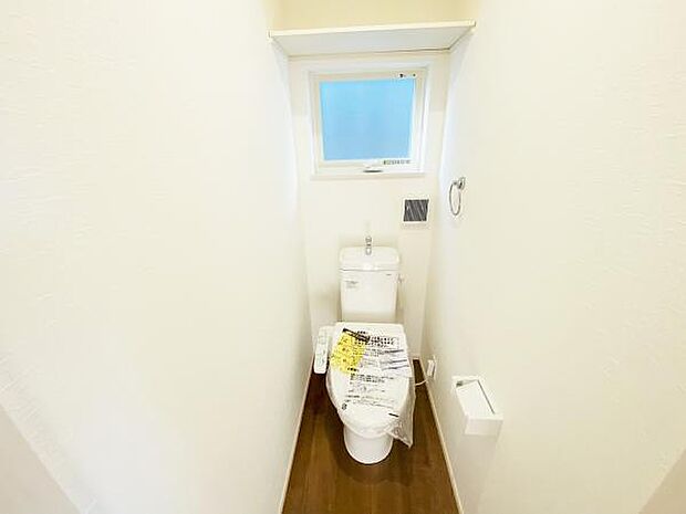 トイレ トイレには快適な温水洗浄便座付き  