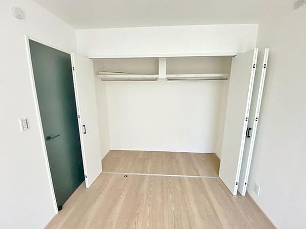 趣味の物やお子様のおもちゃもたくさん収納できるクローゼットを設置