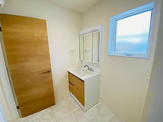 洗面 洗面からお化粧まで!忙しい朝の準備にぴったりな洗髪洗面化粧台付き