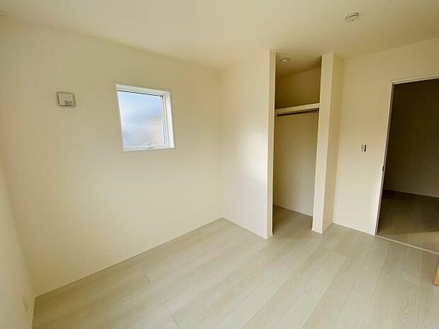 洋室 明るい洋室ではのんびりとお過ごしできます☆