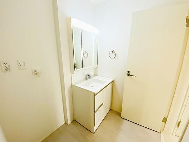 洗面 洗面からお化粧まで忙しい朝の準備にぴったりな洗髪洗面化粧台付き 