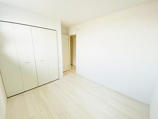 洋室 明るい洋室ではのんびりとお過ごしできます☆