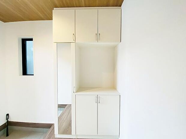 玄関収納 玄関横にシューズボックスがついているので、片付いた玄関がキープできます