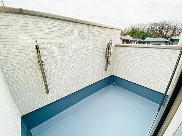 バルコニー 広々としたバルコニーには洗濯物もたくさん干せます!