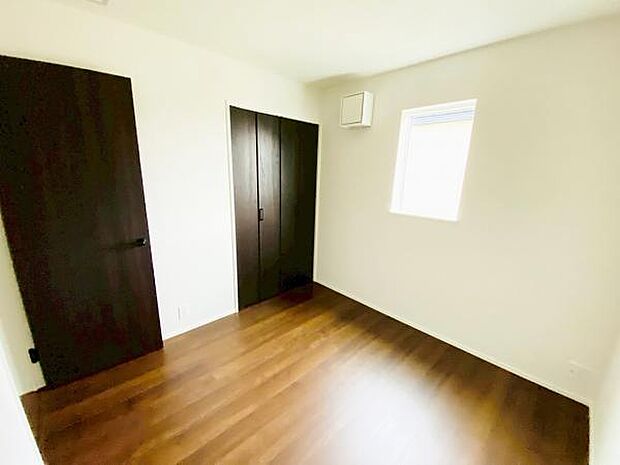 洋室 明るい洋室ではのんびりとお過ごしできます☆