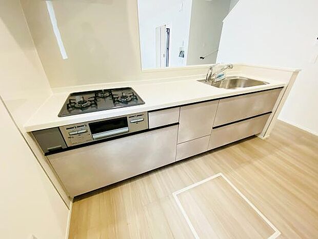 キッチン ダイニングに面した対面式キッチンでは、できたてのお料理がすぐテーブルに出せます