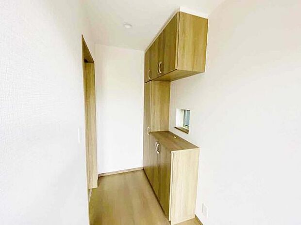 玄関収納 玄関横にシューズボックスがついているので、片付いた玄関がキープできます