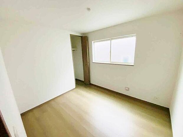 洋室 明るい洋室ではのんびりとお過ごしできます☆