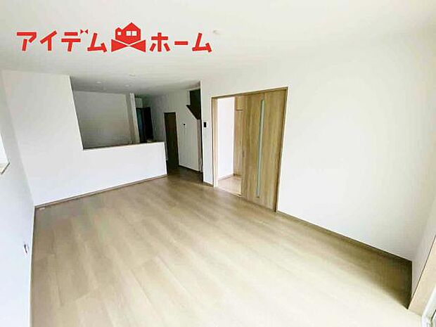 南向きのため明るい陽射しが射し込みます♪