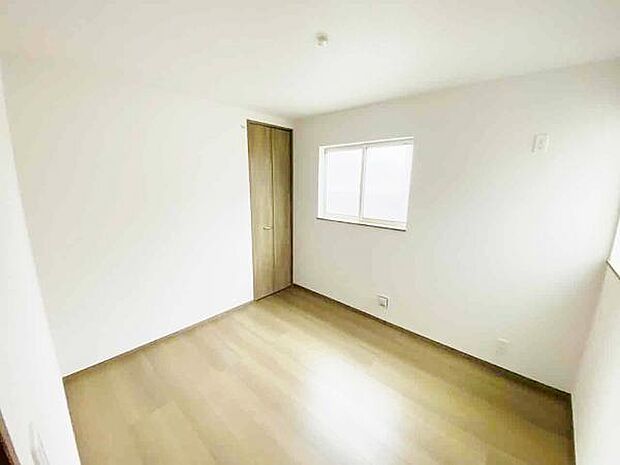 洋室 明るい洋室ではのんびりとお過ごしできます☆ 