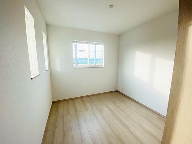 洋室 明るい洋室ではのんびりとお過ごしできます☆