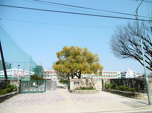 名古屋市立北陵中学校(960m)