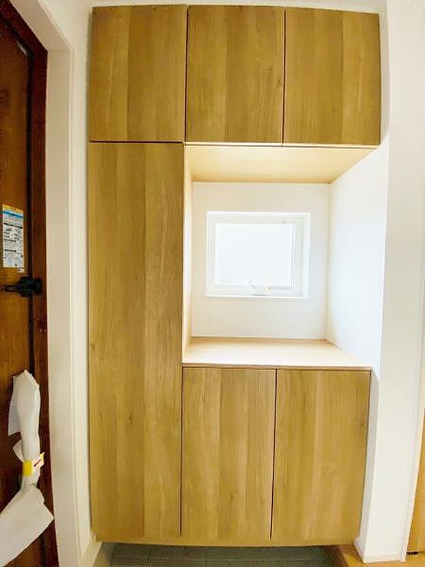 玄関収納 玄関横にシューズボックスがついているので、片付いた玄関がキープできます