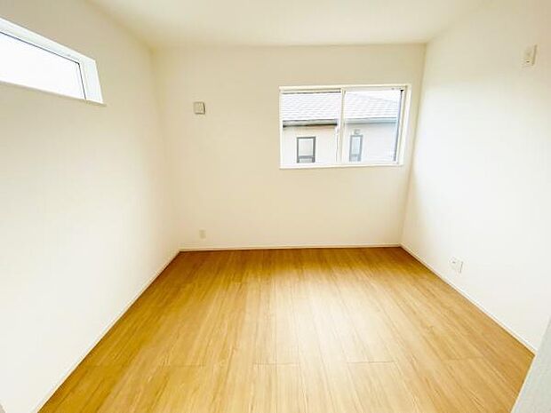 洋室 明るい洋室ではのんびりとお過ごしできます☆ 洋室