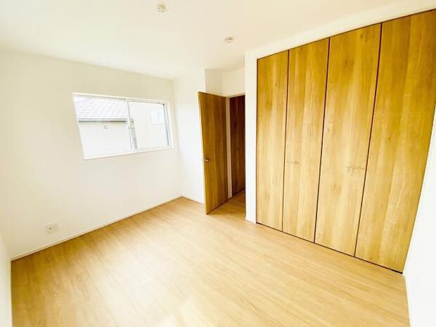 洋室 明るい洋室ではのんびりとお過ごしできます☆ 洋室 