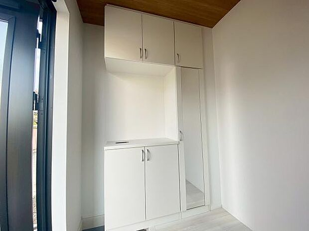 玄関収納 玄関横にシューズボックスがついているので、片付いた玄関がキープできます