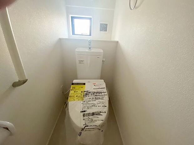 トイレ トイレには快適な温水洗浄便座付き