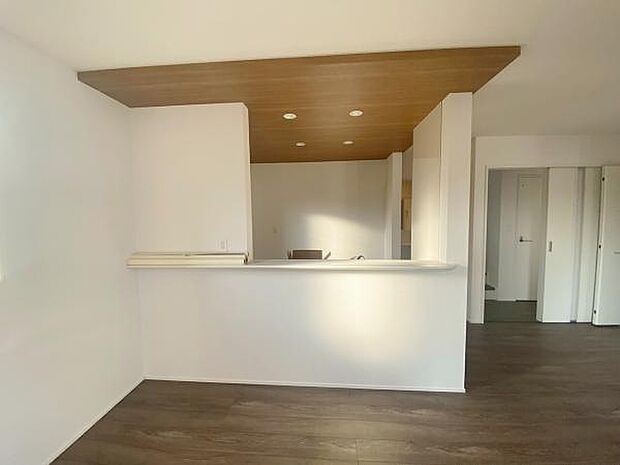 キッチン ダイニングに面した対面式キッチンでは、できたてのお料理がすぐテーブルに出せます 