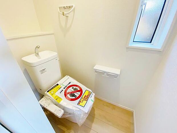 トイレ トイレには快適な温水洗浄便座付き 