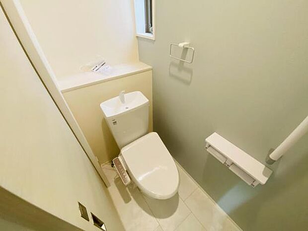 トイレ トイレには快適な温水洗浄便座付き  