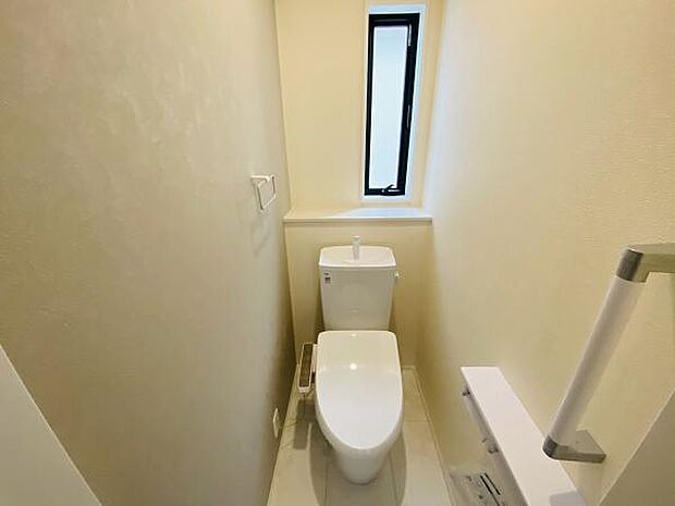 トイレ トイレには快適な温水洗浄便座付き 