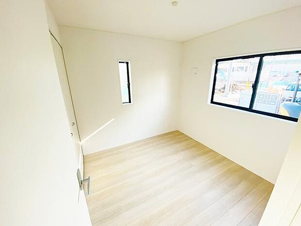 洋室 明るい洋室ではのんびりとお過ごしできます☆ 