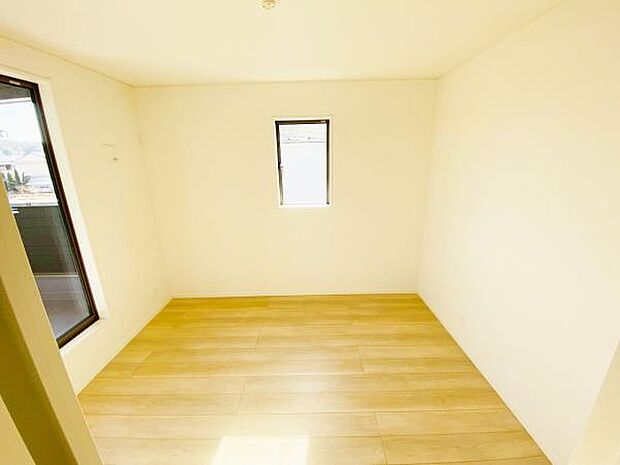 洋室 明るい洋室ではのんびりとお過ごしできます☆