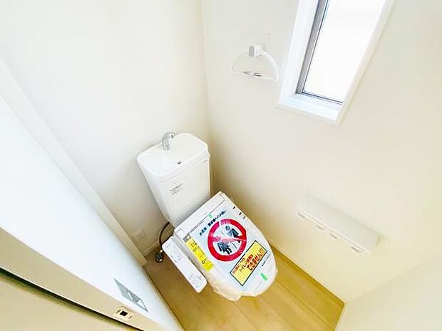 トイレ トイレには快適な温水洗浄便座付き 
