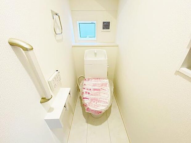 トイレ トイレには快適な温水洗浄便座付き
