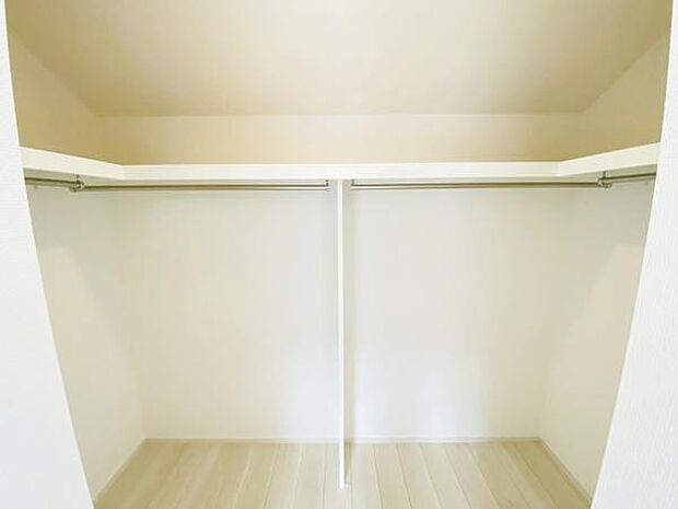 WIC スーツケースなど大きなものからバッグや帽子など小物類も保管できます。