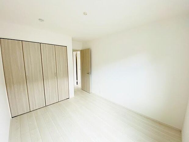 洋室 明るい洋室ではのんびりとお過ごしできます☆