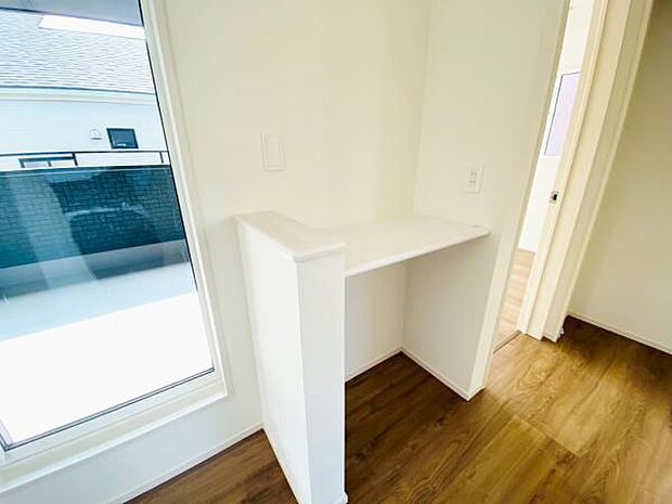 洋室 便利なカウンター付き♪