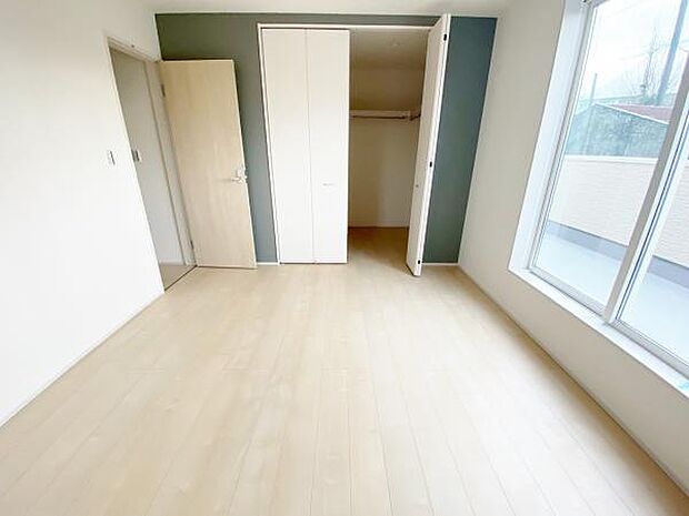 洋室 明るい洋室ではのんびりとお過ごしできます☆ 