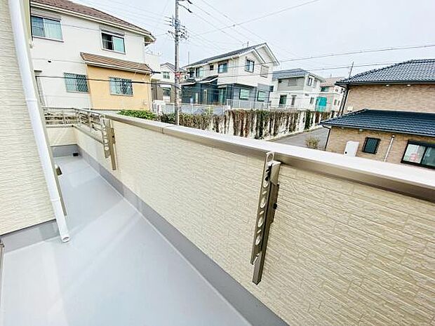 バルコニー 広々としたバルコニーには洗濯物もたくさん干せます！