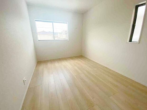 洋室 明るい洋室ではのんびりとお過ごしできます☆