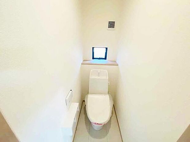 トイレ トイレには快適な温水洗浄便座付き