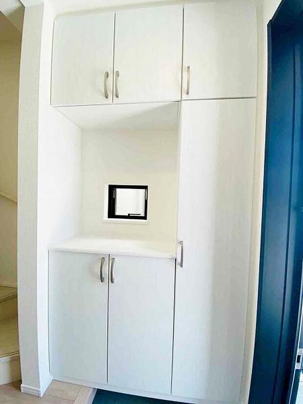 玄関収納 玄関横にシューズボックスがついているので、片付いた玄関がキープできます