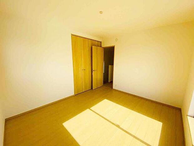 洋室 明るい洋室ではのんびりとお過ごしできます☆