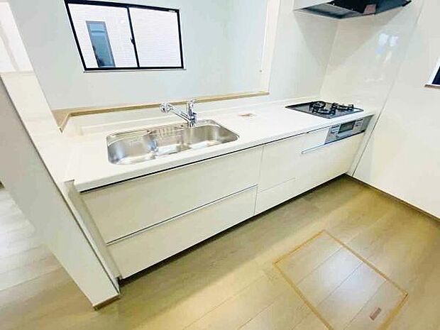 キッチン ダイニングに面した対面式キッチンでは、できたてのお料理がすぐテーブルに出せます