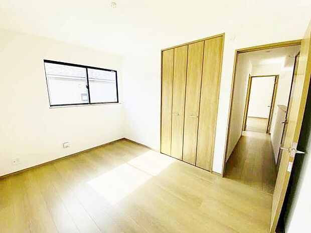 洋室 明るい洋室ではのんびりとお過ごしできます☆