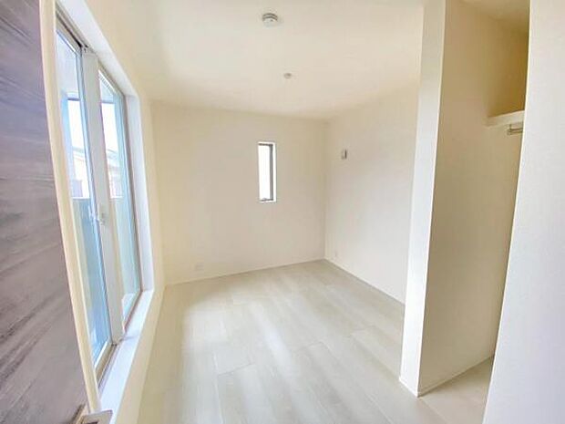 心地良い日差しが差し込む明るい居室