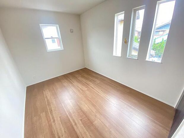 休日、平日問わずお気軽にお問合せくださいませ。